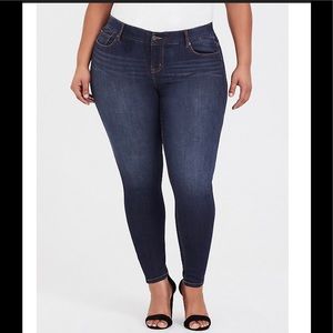 Torrid Bombshell skinny jeans size 20R